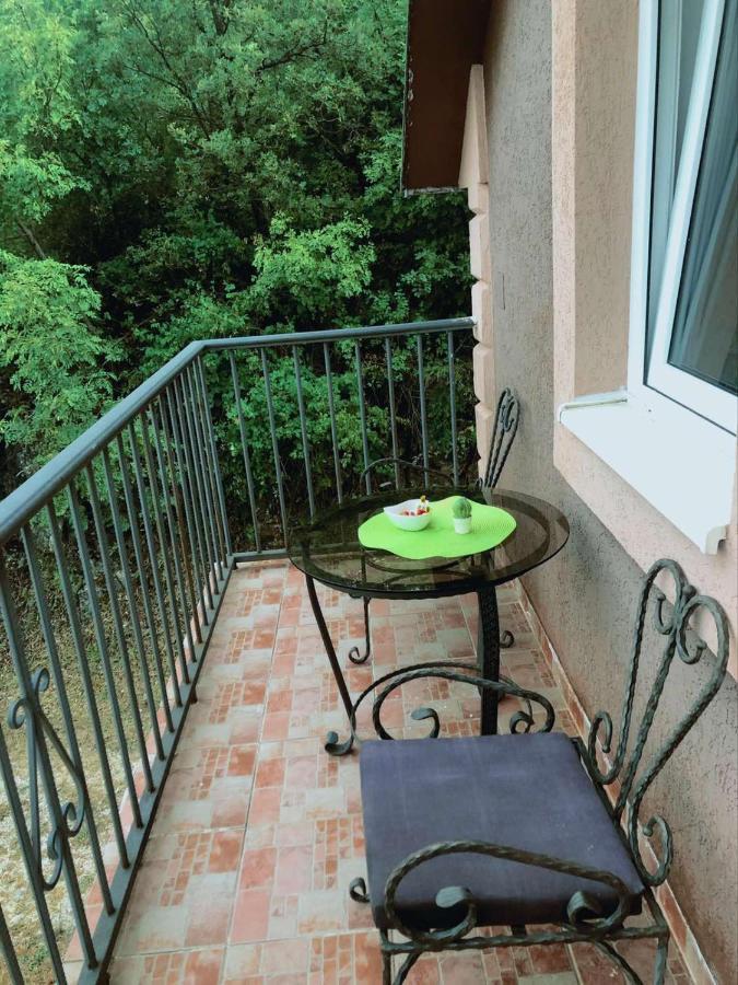 Vikendica,Bungalovi Lipska Pecina Cetinje Exteriér fotografie
