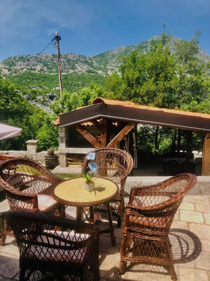 Vikendica,Bungalovi Lipska Pecina Cetinje Exteriér fotografie