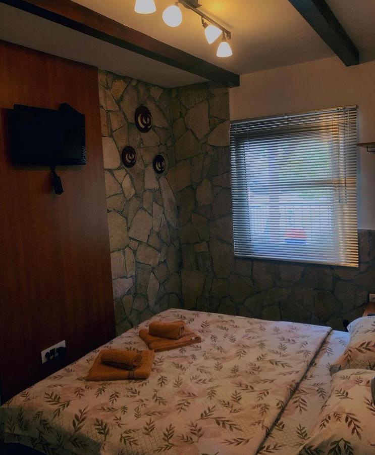 Vikendica,Bungalovi Lipska Pecina Cetinje Exteriér fotografie