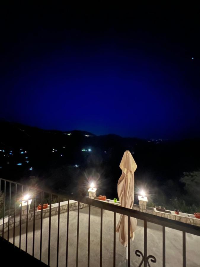 Vikendica,Bungalovi Lipska Pecina Cetinje Exteriér fotografie