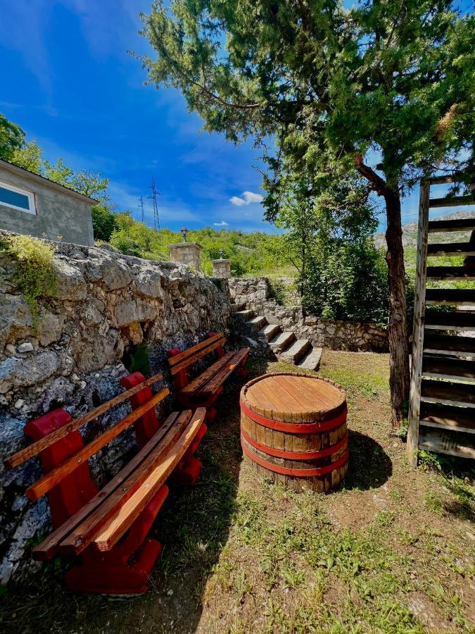Vikendica,Bungalovi Lipska Pecina Cetinje Exteriér fotografie