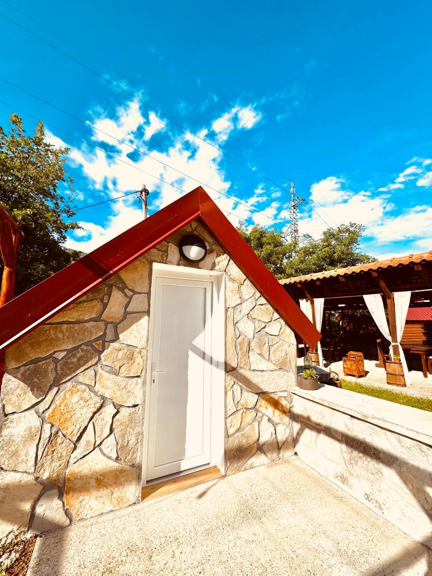 Vikendica,Bungalovi Lipska Pecina Cetinje Exteriér fotografie